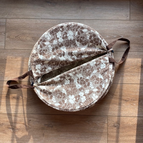 Collapsable clothes hamper - Picture 2 of 4